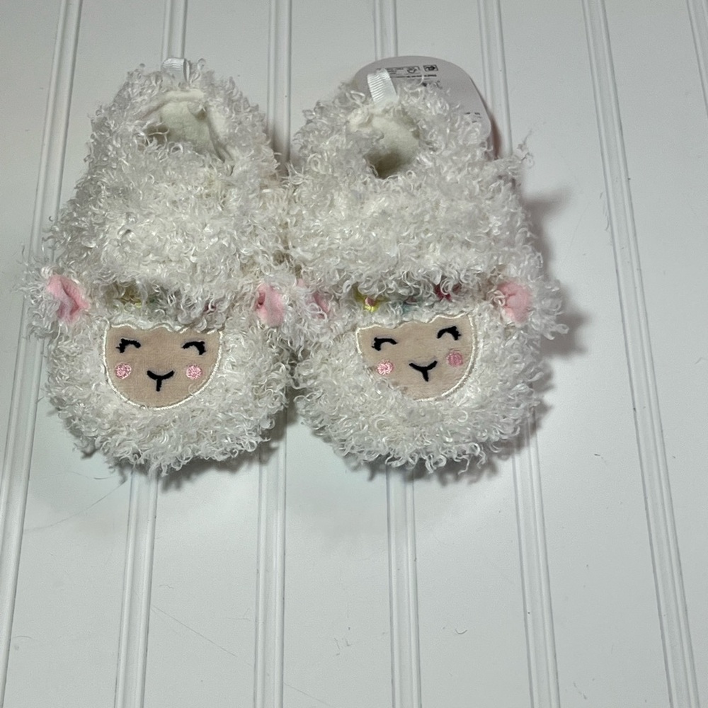 Adorable White Lamb Size 4 Kids Slippers NWT